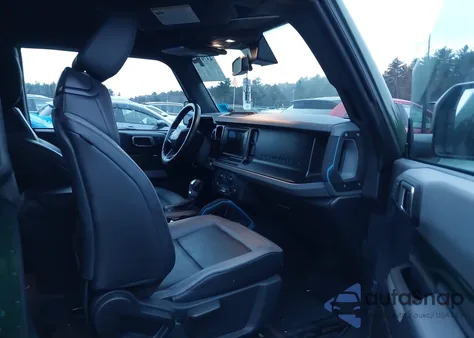 2023 Ford Bronco Black Diamond z USA, uszkodzony, nr VIN 1FMDE5AP2PLB70912